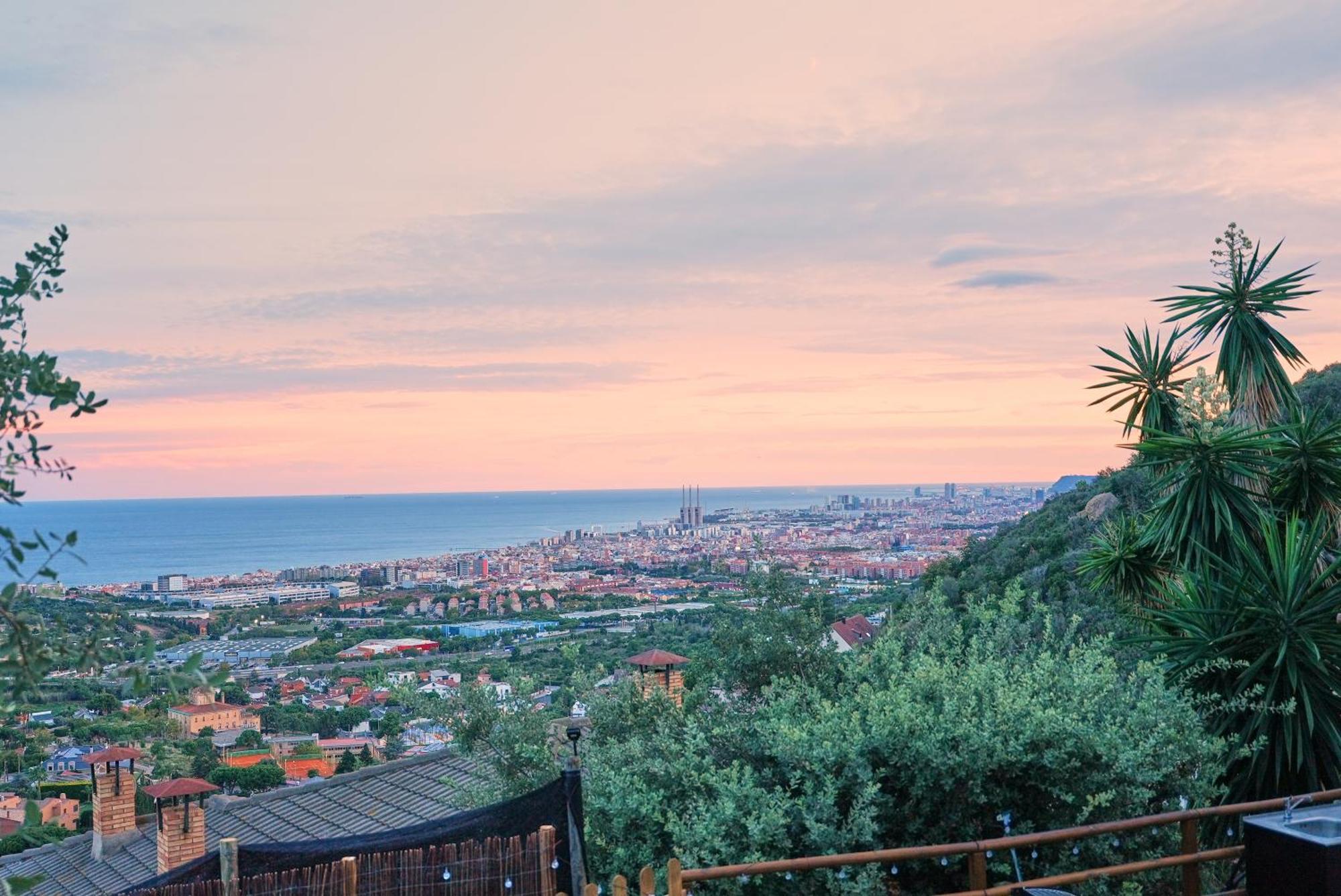 Aaa View Private Terrace Outdoor Heated Hot Tub Family Fun Villa Badalona Bagian luar foto